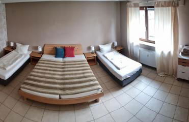 Basecamp 60 am Waldrand - für Gruppen Familien Monteure - helles 2-Zimmer-Souterrain - Frankfurt, Hanau, Gießen - kostenlose Parkplätze - Foto 3