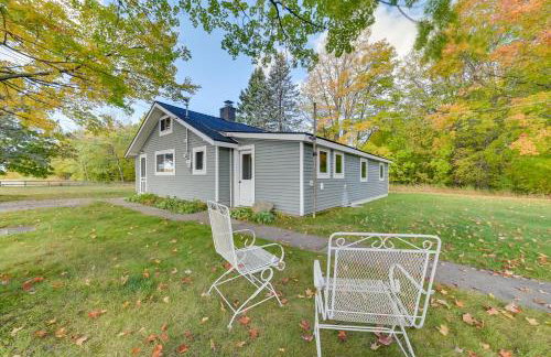 Cozy Harbor Springs Vacation Rental, 13 Mi to Town - Foto 1