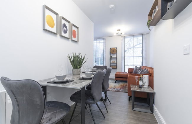 Elliot Oliver - Luxury 2 Bedroom Regency Apartment With Parking & EV Charger - Photo 3