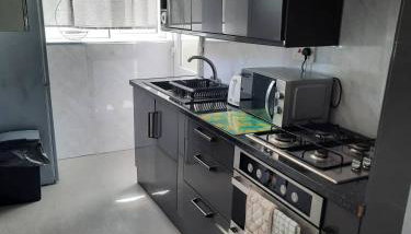 L & J ESCAPES-4 BEDROOMs SUITABLE FOR CONTRACTORS AND FAMILIES- LARGE PRIVATE PARKING-10 MINUTES TO M6 JUNCTION 9 - Foto 2