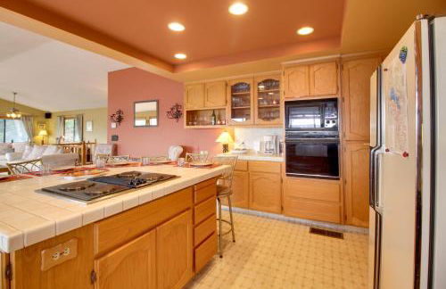 Spacious Kelseyville Home with Large Lakefront Deck! - Foto 10