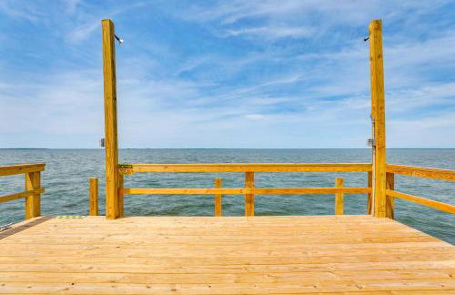 Lakefront Retreat with Game Room and Private Dock! - Foto 42