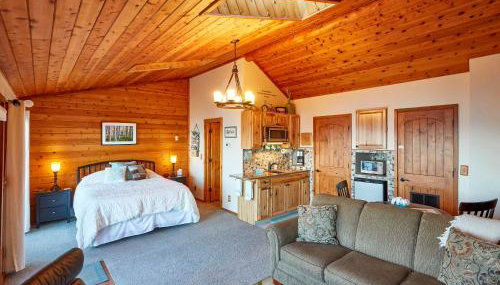 Cozy Schroeder Studio with Deck on Lake Superior - Foto 4