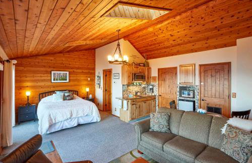 Cozy Schroeder Studio with Deck on Lake Superior - Foto 4