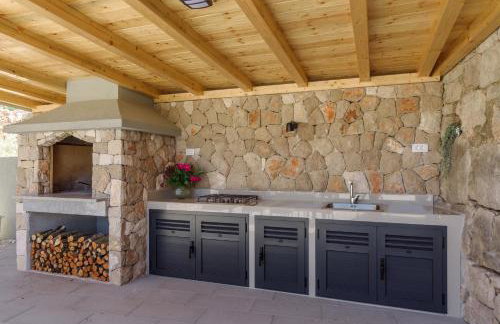 Villa Bosilen with private pool, near Trogir, Split airport, quiet area, family villa - Photo 12