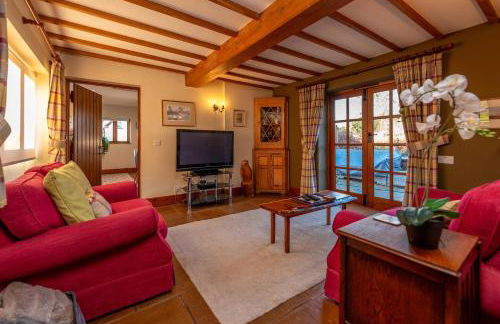 The Owl House - Hot Tub Adventures in Moreton - Pass the Keys - Foto 16