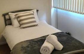 Leeson House in Harborne, Birmingham near Botanical Gardens, Queen Elizabeth Hospital, Birmingham University, Utilita Arena, Edgbaston Cricket Ground, Cadbury World and the Midland Art Centre, with free parking - Photo 10