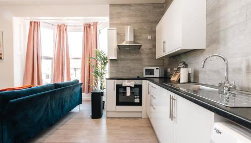 Central 3 Bed Apartment Southampton Perfect for Short & Long Stay Close to Shops - Foto 5, stove, toaster