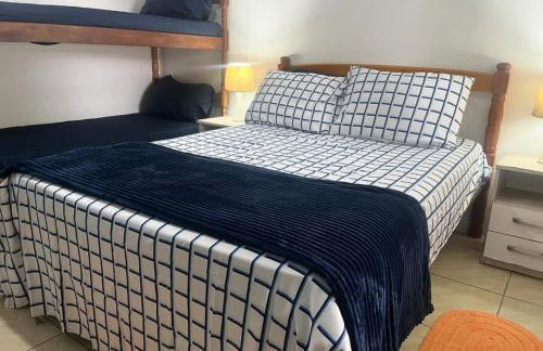 casa de praia em Itapoá SC a uma quadra da praia - Foto 35