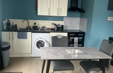 'Kodi's Place' Well appointed 1 bedroom apartment with excellent transport links and free Wi-Fi - Foto 6
