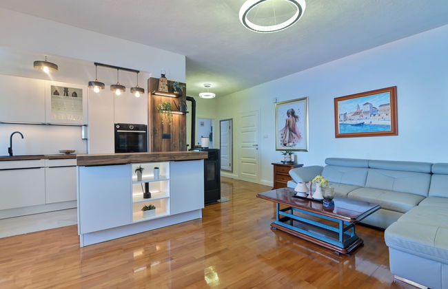 Apartment With Breathtaking sea View - Photo 21