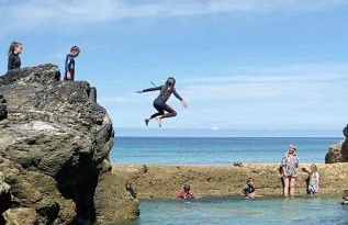 Sunsets In Porthtowan, Beachfront apartment - Photo 14