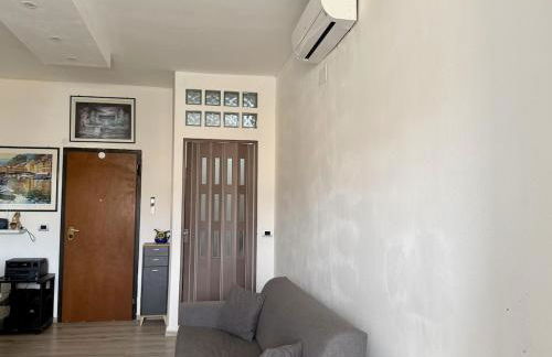 HOST4U - Vista Valle a pochi passi dalla Stazione e Centro di Imperia - Foto 2