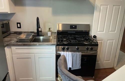 Charming 1-bdrm Apt close to all - Photo 1