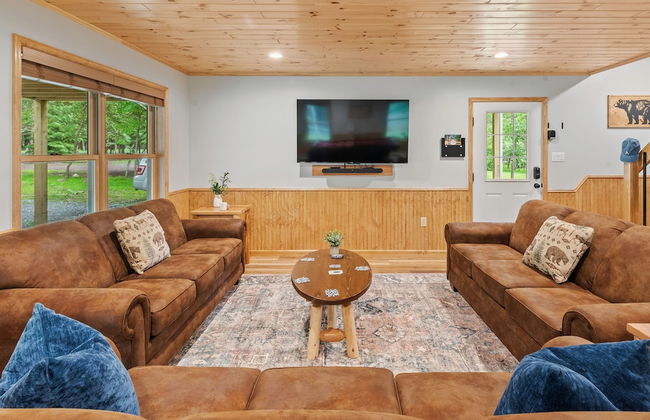 Bluejay Getaway by Avantstay Walk to Lake 7bdr Hot Tub Pool Table - Foto 18