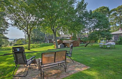 Cute East Hampton Cottage with Patio - Walk to Beach - Foto 22