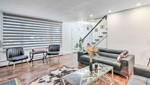 Upscale Waterbury Retreat with Indoor Hot Tub! - Foto 4