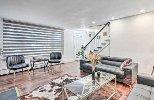 Upscale Waterbury Retreat with Indoor Hot Tub! - Foto 4