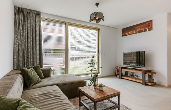 Modern Apartment With Large Terrace - Photo 10