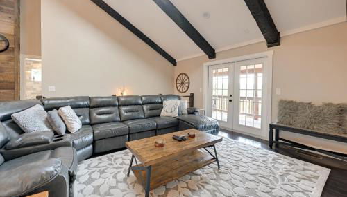 Beautiful Franklin Home with Bunkhouse and Hot Tub! - Foto 5