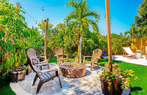 Coastal Farmhouse with mini Golf, Private Beach &Spa - Photo 22