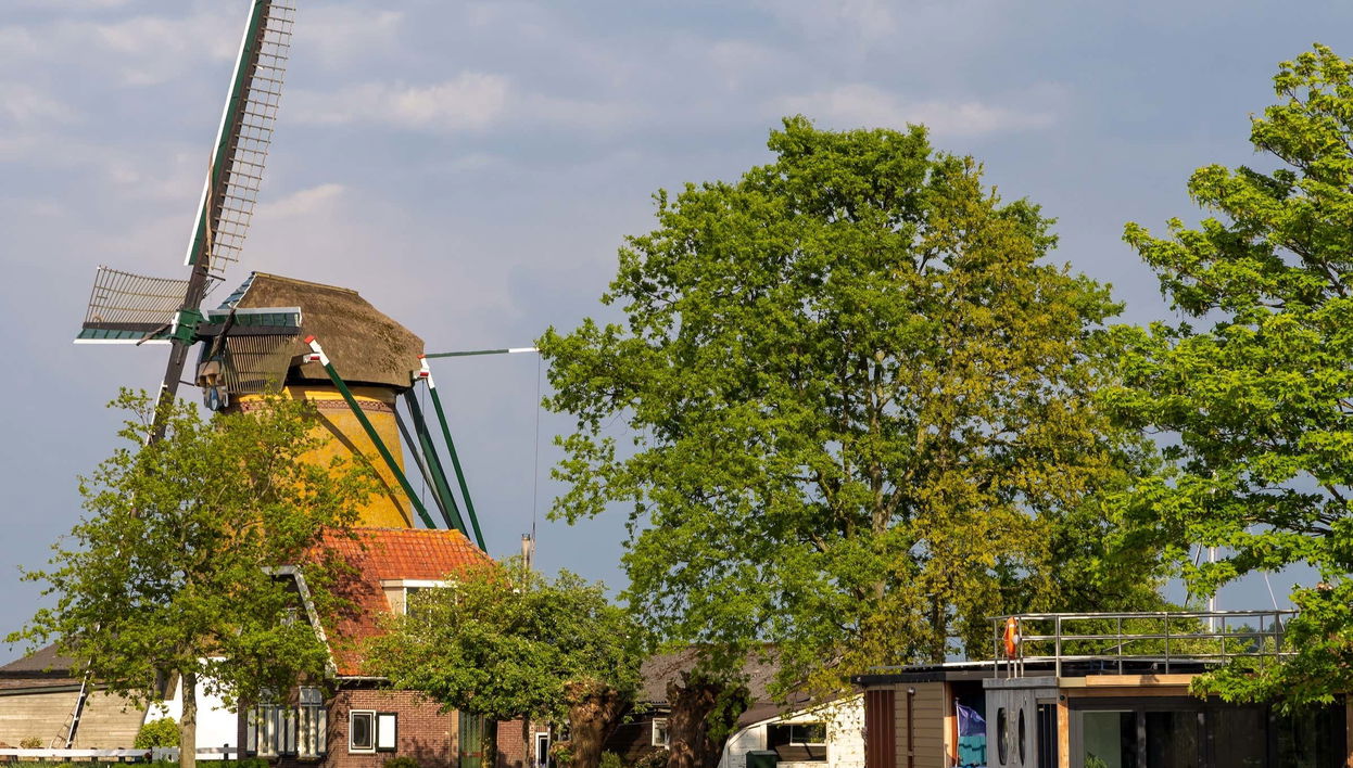 Passeio de barco pelos lagos Kaag e seus moinhos