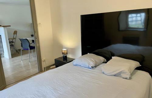 S17 Parking Wifi 2 chambres, 4 personnes Réduc à la semaine ou mois - Foto 3