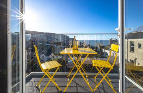 Bright & beautiful 4 bedroom house with sea views - Photo 21