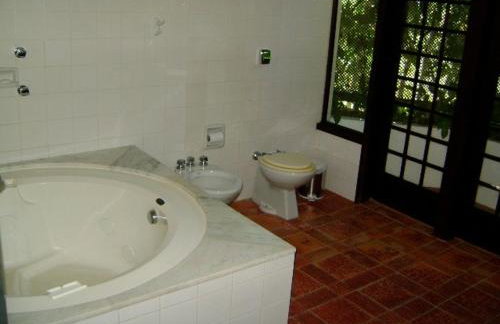 Casa de 730m2 no Exclusivo Condomínio Portogalo com Piscina Privada e Cais para iates de até 55 Pés - Foto 5