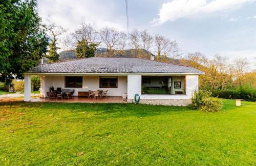 Casa con Jardín Enorme y Vistas Espectaculares Cerca de Pechon - Foto 18