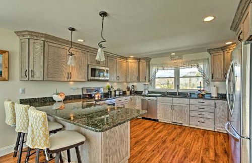 Sunny Beach House Getaway - Steps From Water! - Foto 11