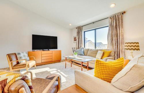 Deck with Forest Views Modern Home in Rochester! - Foto 1