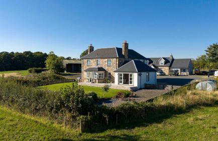 Stunning 4 Bedroom Farmhouse - Foto 26