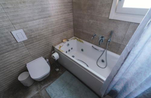 Lux house with outdoor jacuzzi and sea view in Santorini - Foto 4