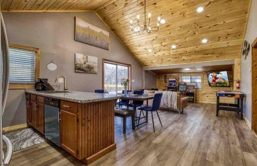 Country Cabin, Fenced area for pets, Hot Tub, Arcade!!! - Foto 15