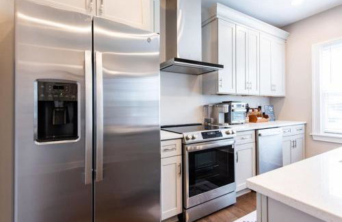 2BR Haven: Remodeled Gem! - Foto 38