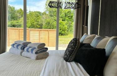 Luxurious Glass House with Private Hot tub - Photo 4