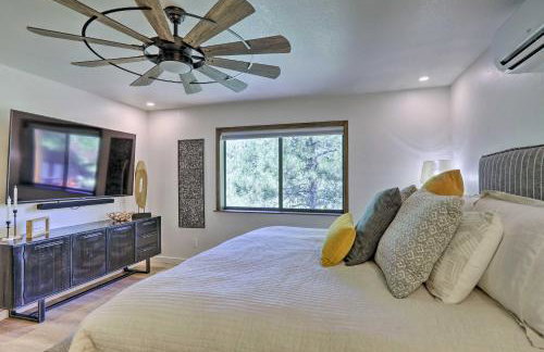 Wraparound Deck and Poker Room Cabin in Munds Park - Foto 13