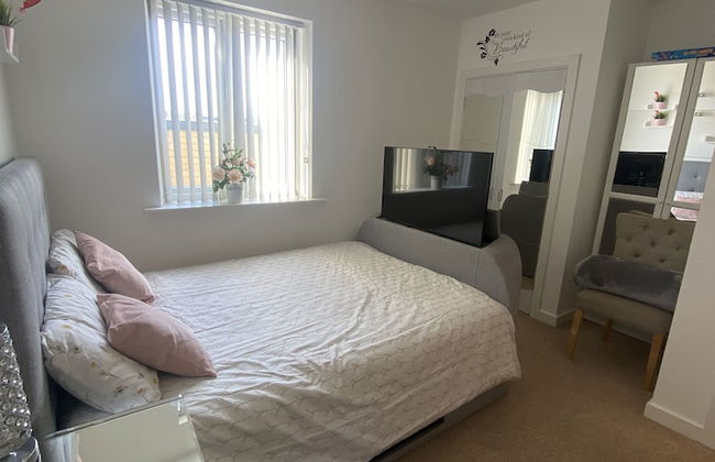 Captivating 1-bed Apartment in Barking - Photo 11