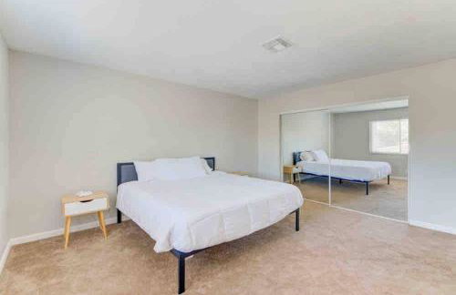 Arcade game room, 2 king beds, ev chargers - Foto 49