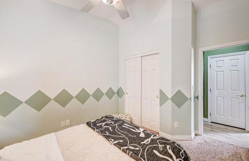 Luxury 6 BR Home Large Pool & Spa with Grassy Yard - Photo 42