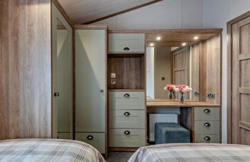 Kingfisher Lodge - Lakeside Lodge With Hot Tub - Foto 39