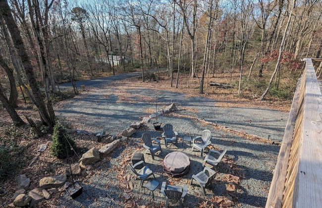 Bear Creek Bliss by Avantstay Sleeps 16 + Game Room, Deck, Fire Pit! - Foto 35