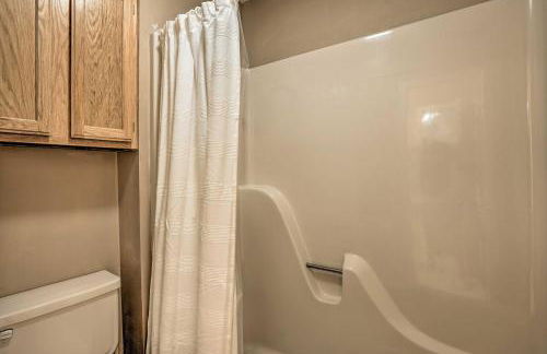 Beaver Lake Retreat with Deck and Private Hot Tub - Foto 15