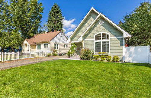 CDA Getaway! King Beds, Gear Storage, RV & Trailer Parking, 1 Mile to the Lake! - Foto 21