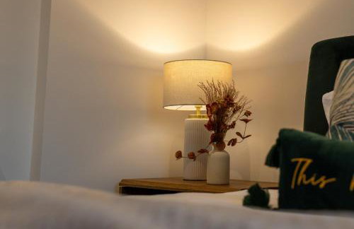 High End Contractor Apartment - 5 Separate Beds - Free Parking - Foto 8