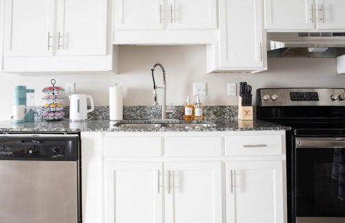 1BR Near UAB with Free Parking, Fast Wi-Fi, Workspace - Foto 37