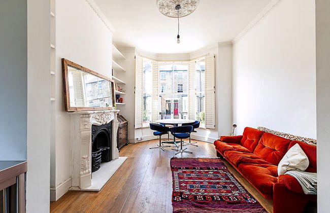 Retro Charm and Modern Comforts - Photo 2