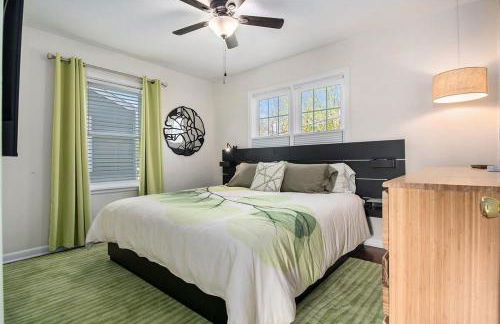 Bright & Stylish 4BR Spot - Close to Downtown Fun - Foto 25