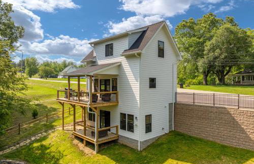 New Riverfront Home with Mtn Views - Foto 23